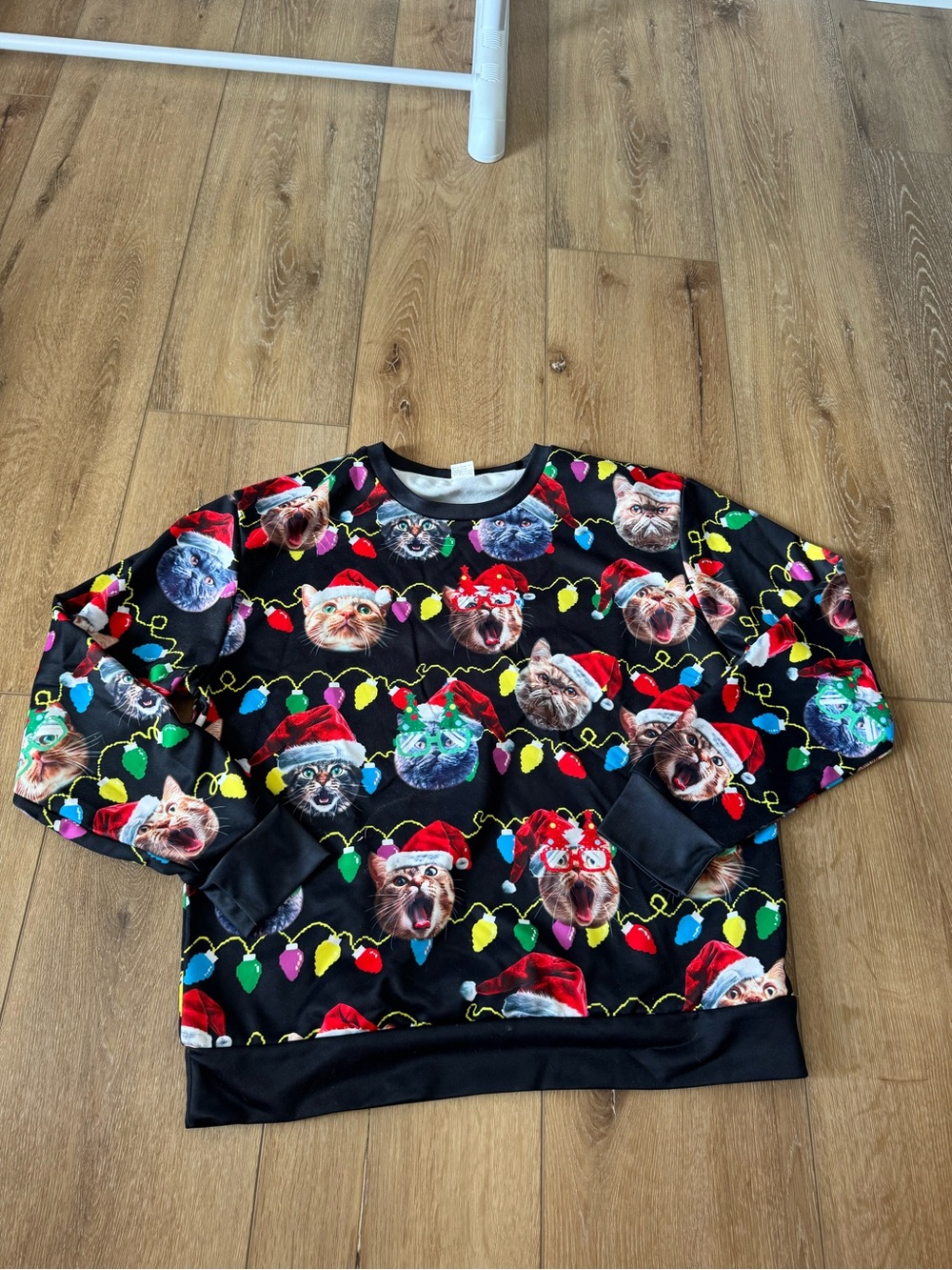 Ugly Christmas holiday sweatshirt all-over cat pattern with hats Women size L